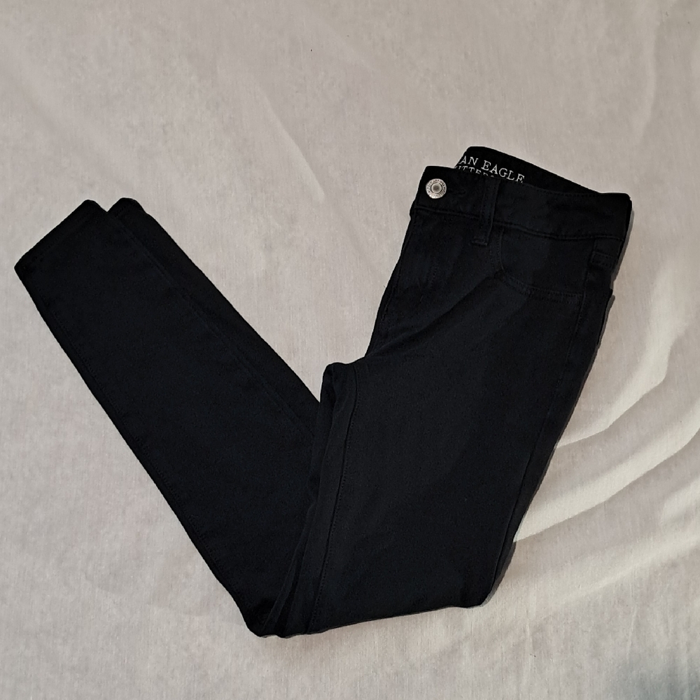 American Eagle Super‎ Stretch Jegging. Black. Size 0.